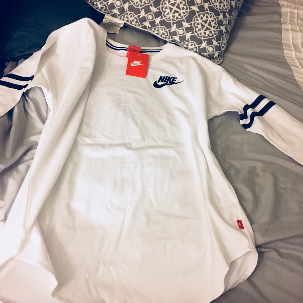 SALE 🔥🔥NIKE Just do it long sleeve NWT - Picture 2 of 5